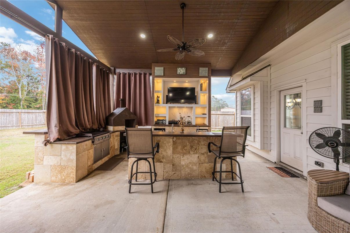 Exterior, Outdoor Kitchen