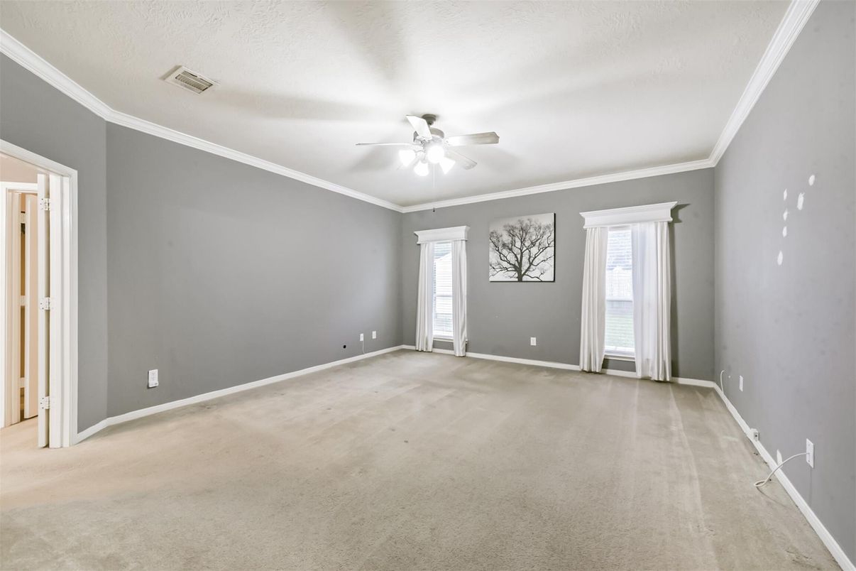 Empty room, Interior