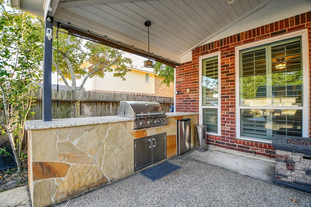 Exterior, Outdoor Kitchen