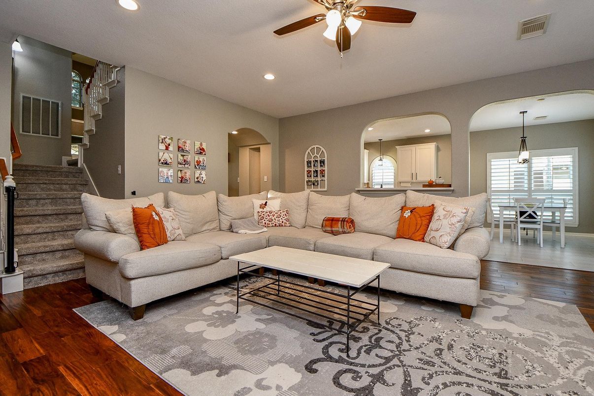 Dining room, Interior, Living room, Pendant Lights, Recessed Lighting, Wood Texture Flooring