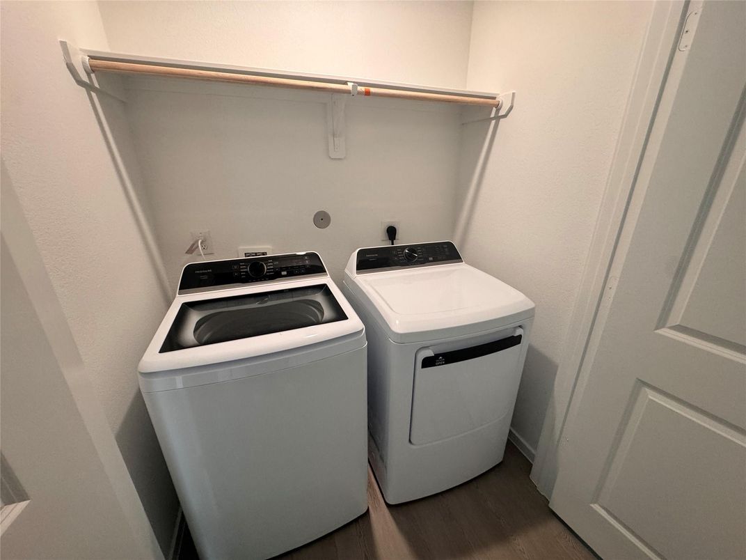 Interior, Washer, Wood Texture Flooring