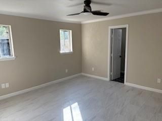 Empty room, Interior