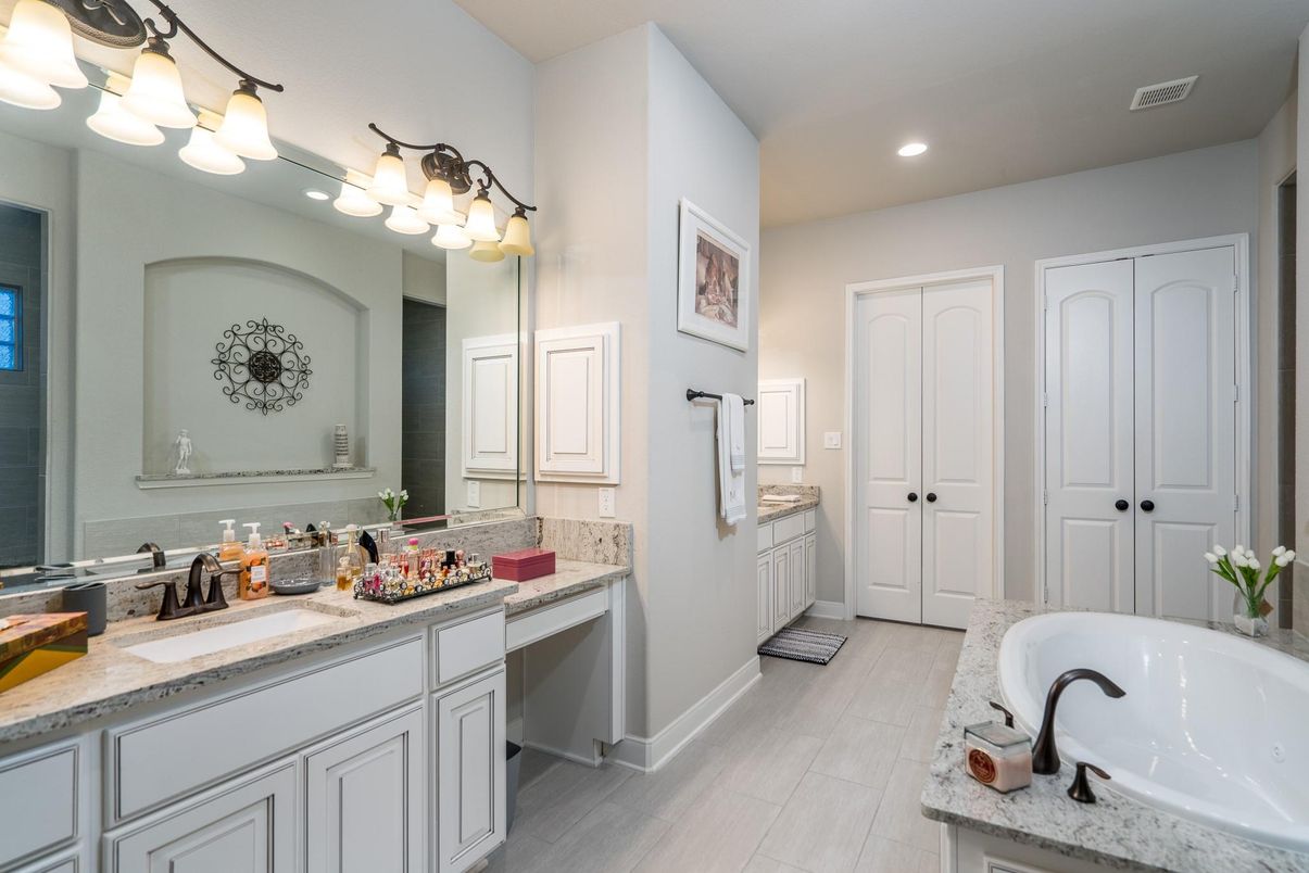 Bathroom, Dual Sink Vanities, Interior, Recessed Lighting