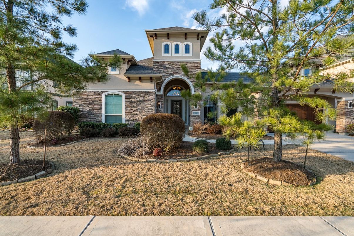 Exterior, Facade, Mediterranean