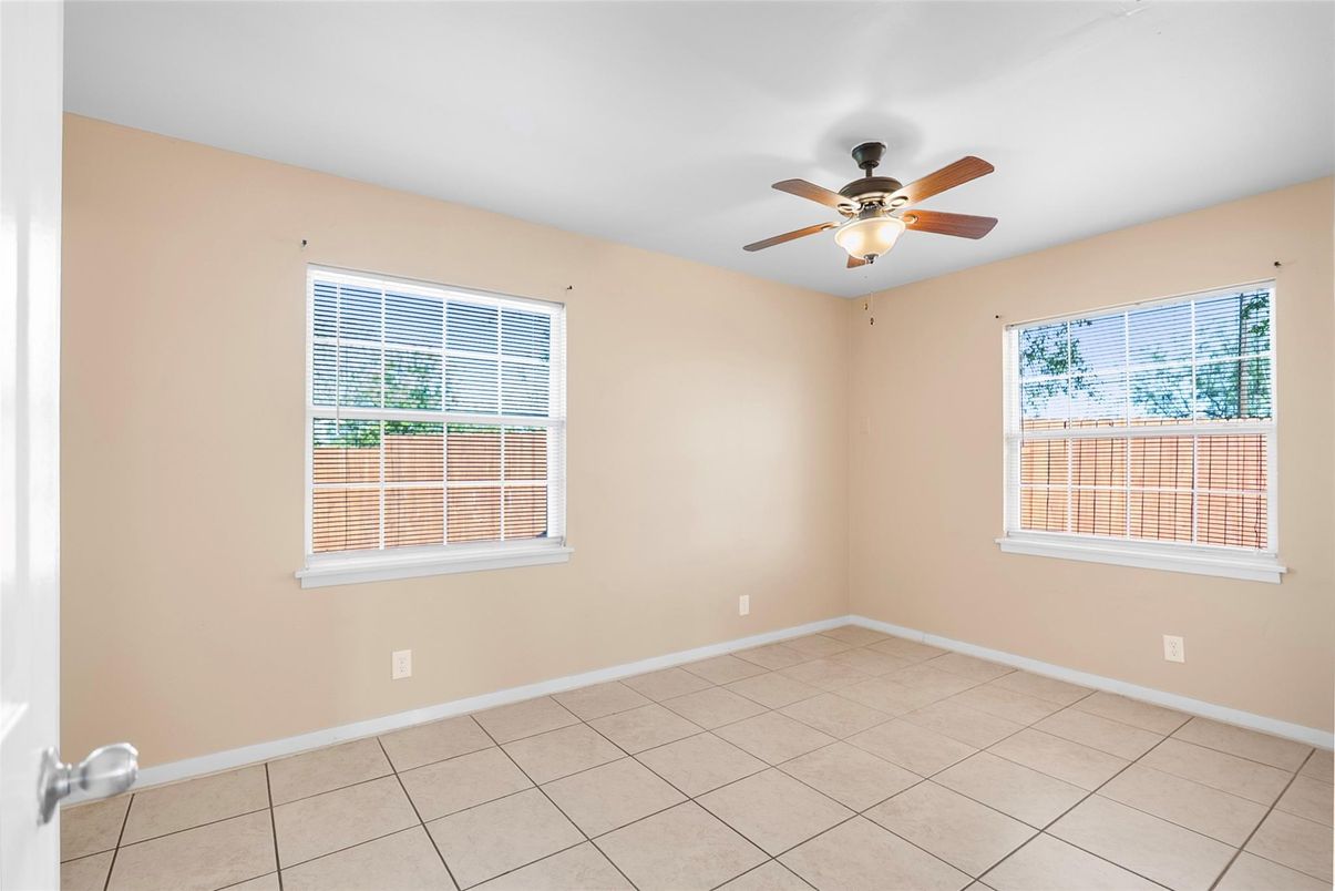 Empty room, Interior