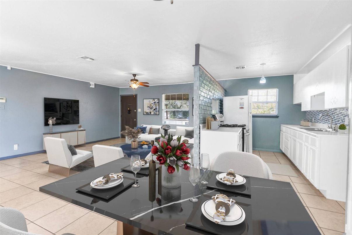 Dining room, Interior, Living room, Pendant Lights