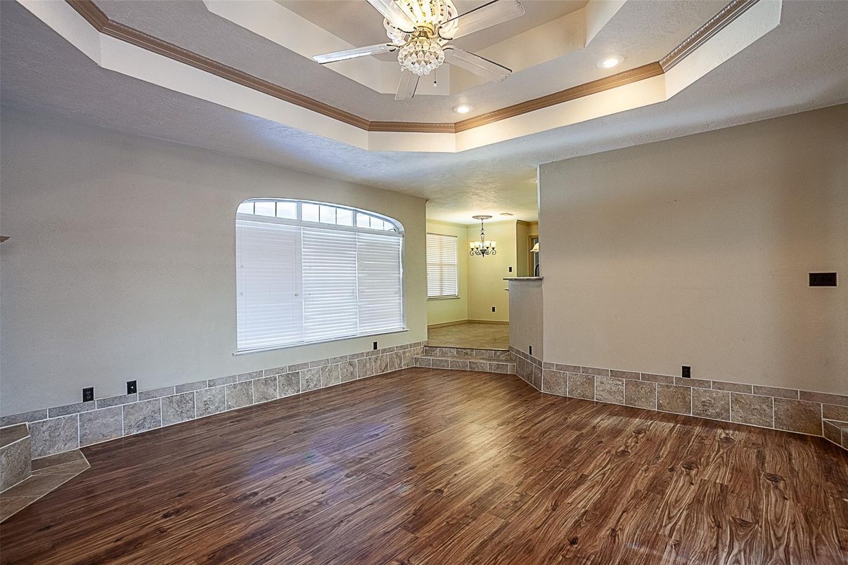 Empty room, Interior, Recessed Lighting, Wood Texture Flooring