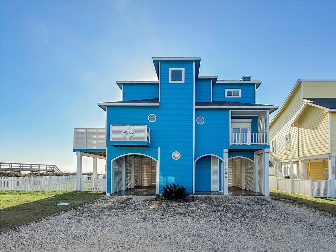 Backyard, Exterior, Facade, Modern