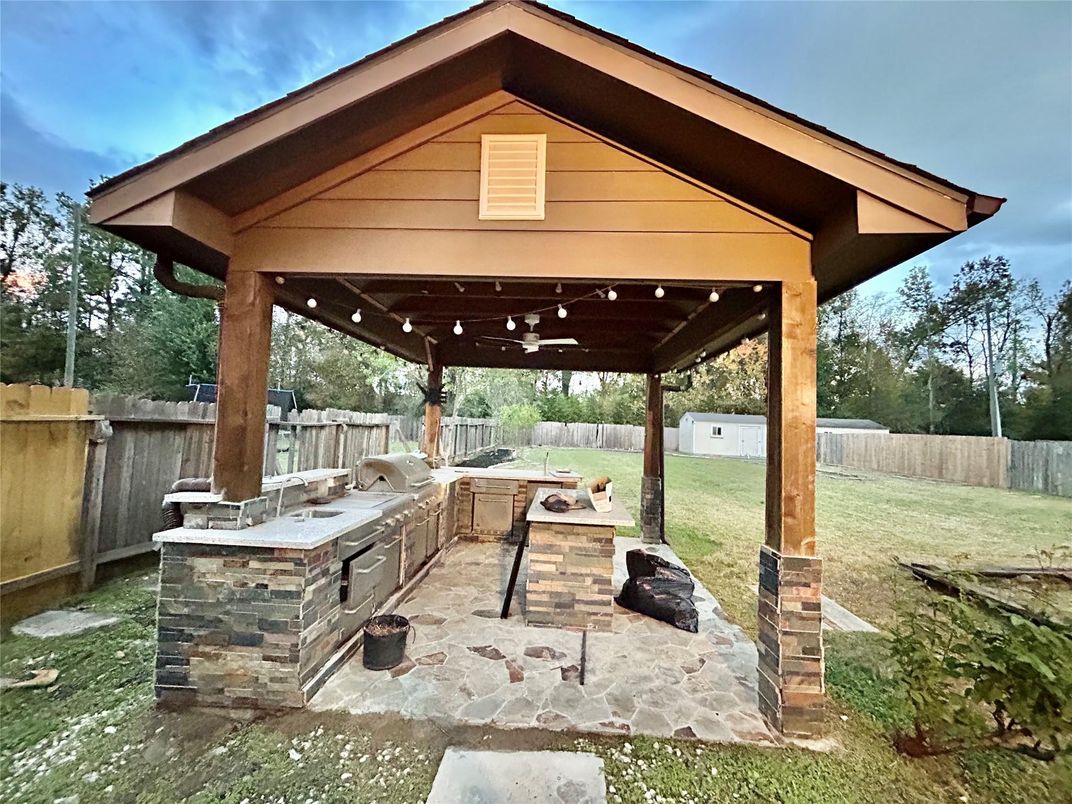 Exterior, Outdoor Kitchen