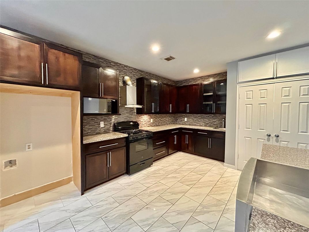 Interior, Kitchen, Marble, Recessed Lighting
