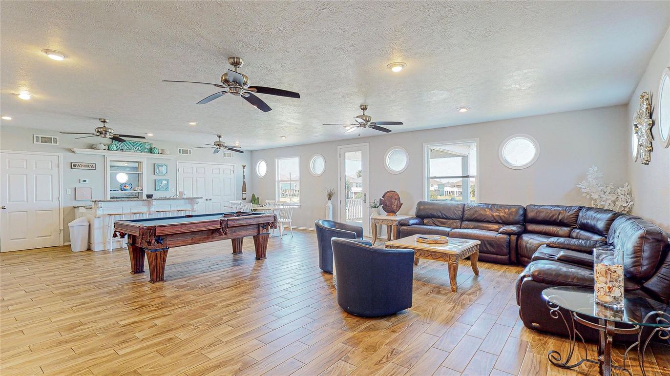 Billiard Table, Game Room, Interior, Living room, Recessed Lighting, Wood Texture Flooring