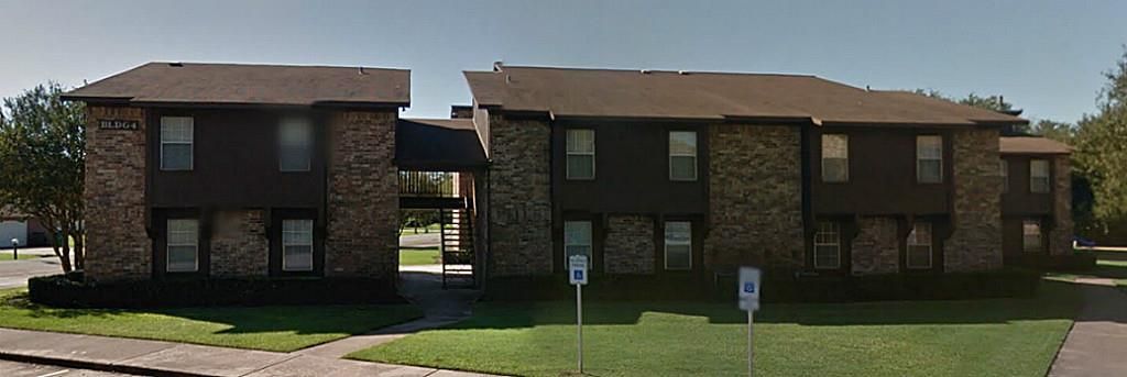 Exterior, Facade, Modern