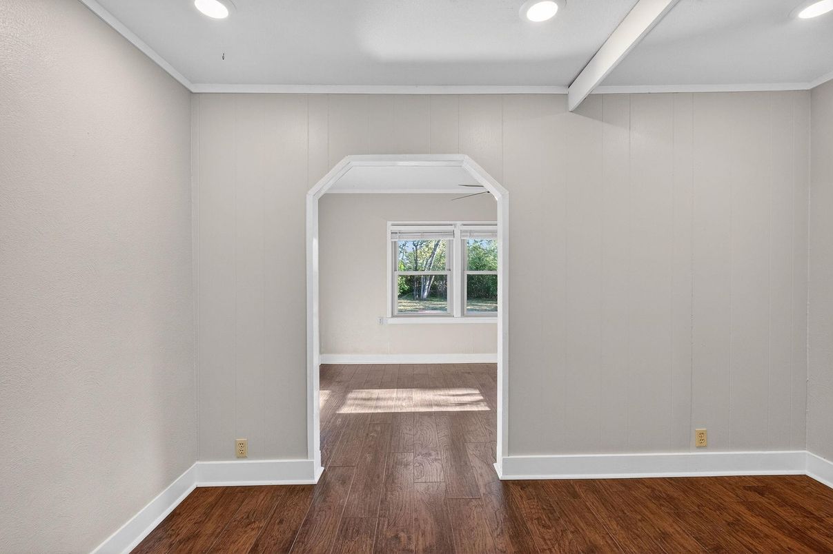 Empty room, Interior, Recessed Lighting, Wood Texture Flooring