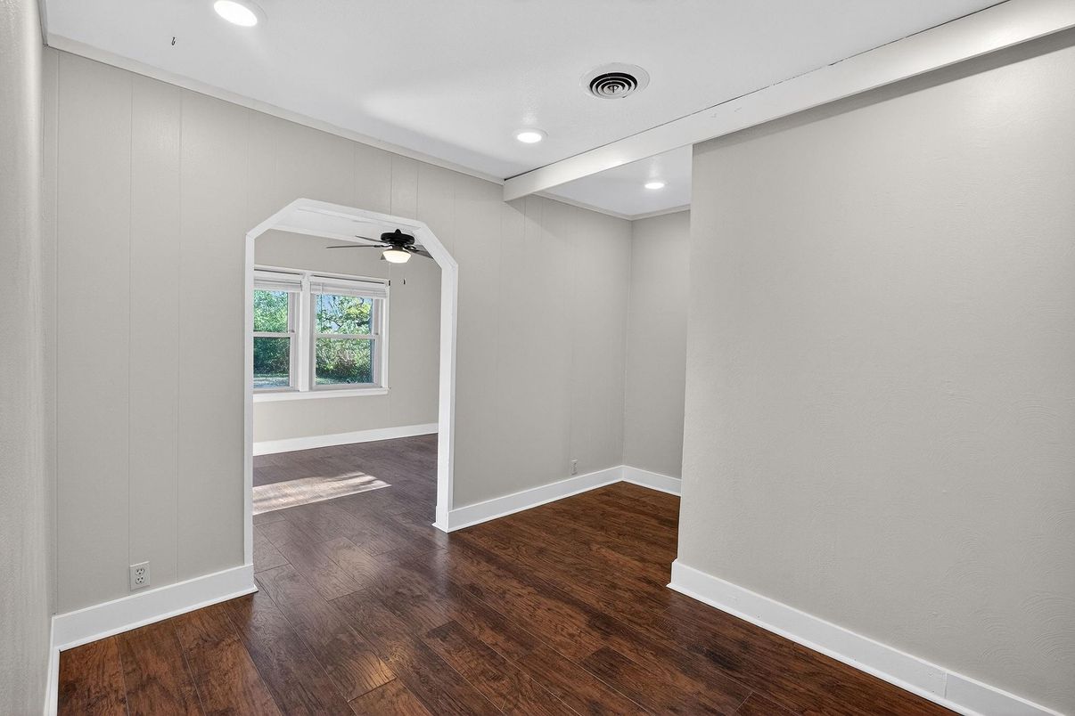 Empty room, Interior, Recessed Lighting, Wood Texture Flooring