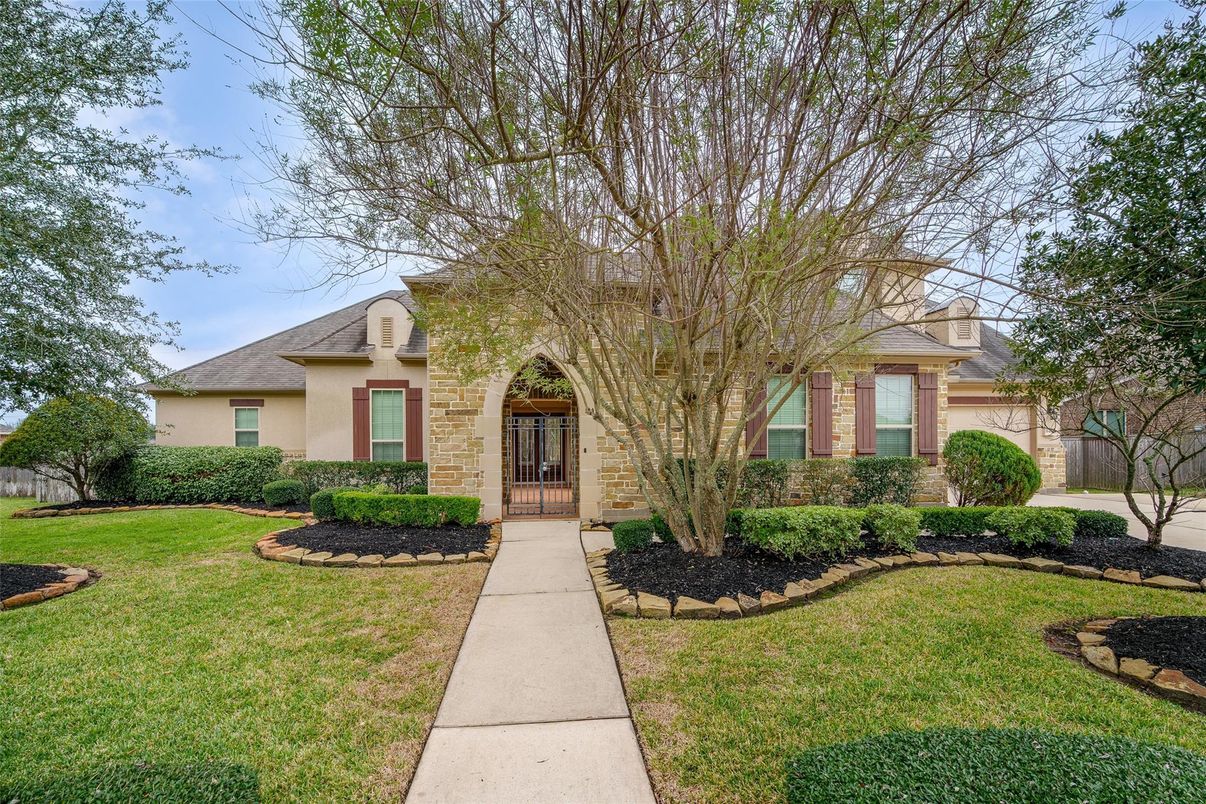 Backyard, Exterior, Facade, French Provincial