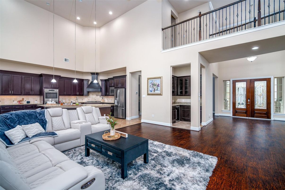 Interior, Kitchen, Living room, Pendant Lights, Recessed Lighting, Stainless Steel Appliances, Wood Texture Flooring