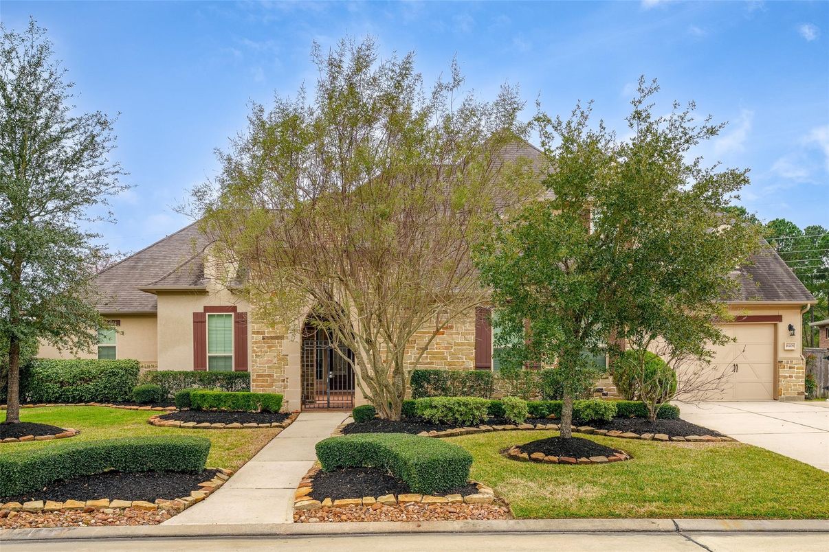 Attached, Exterior, Facade, French Provincial