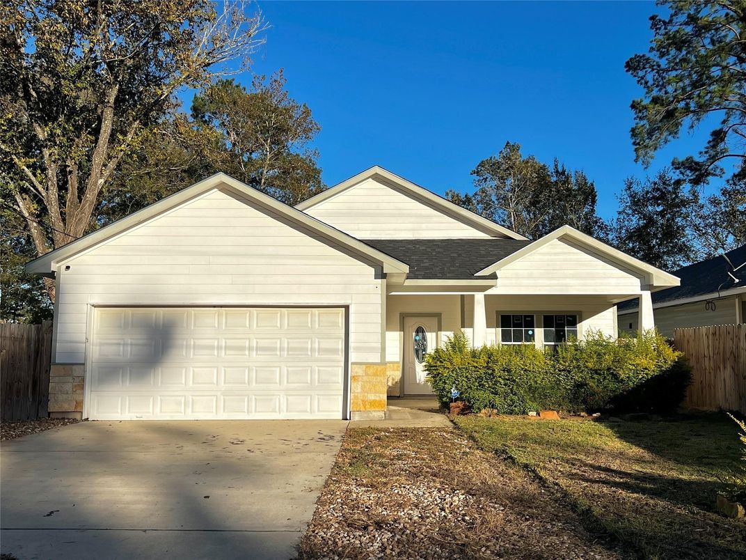 Attached, Exterior, Facade, American Craftsman