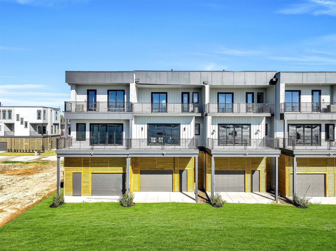 Attached, Exterior, Facade, Modern