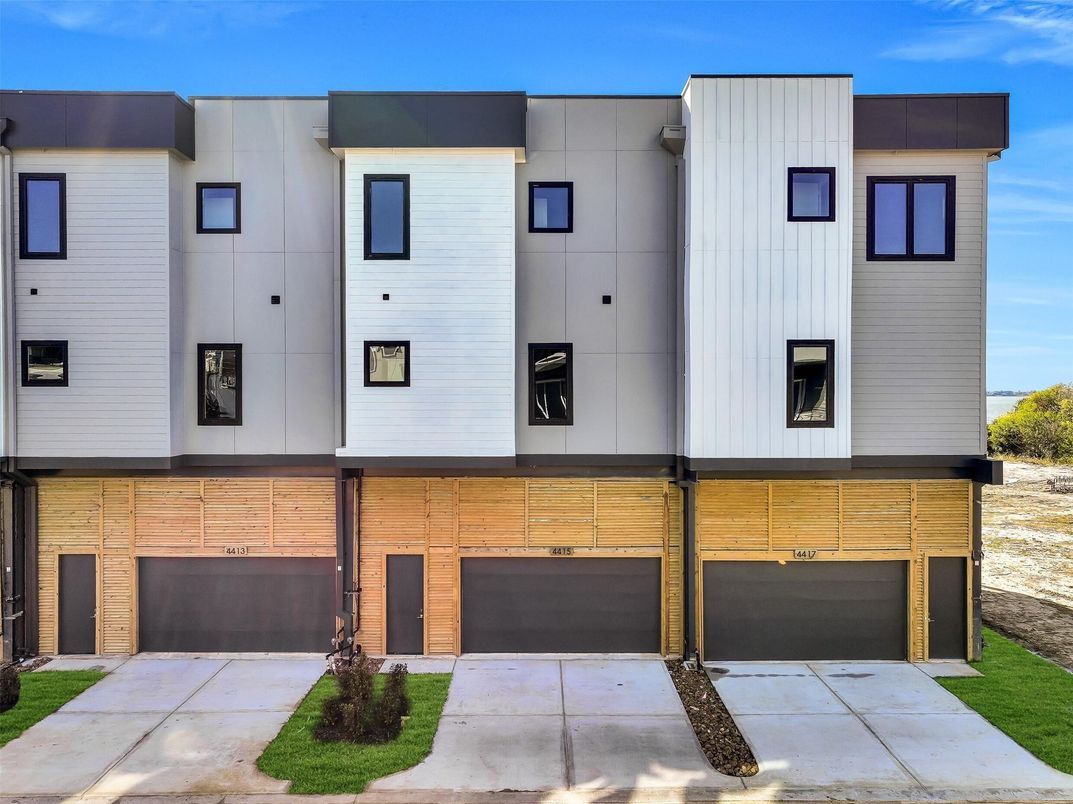 Attached, Exterior, Facade, Rowhouse