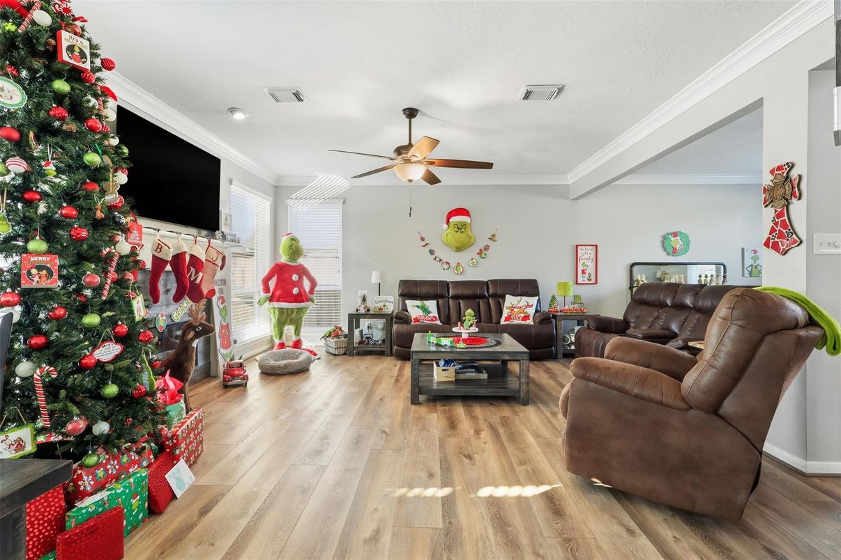 Interior, Living room, Recessed Lighting, Wood Texture Flooring