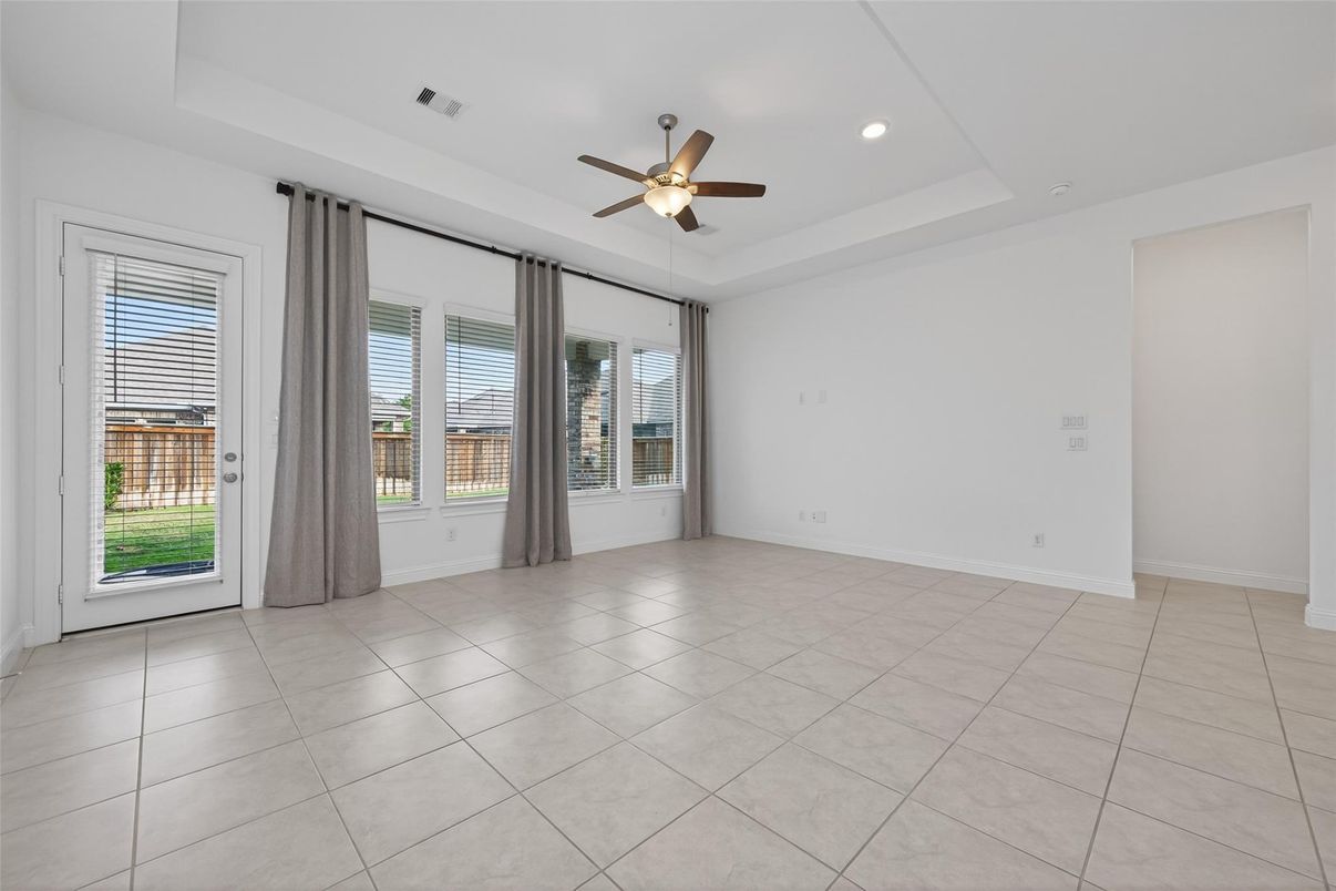 Empty room, Interior, Recessed Lighting