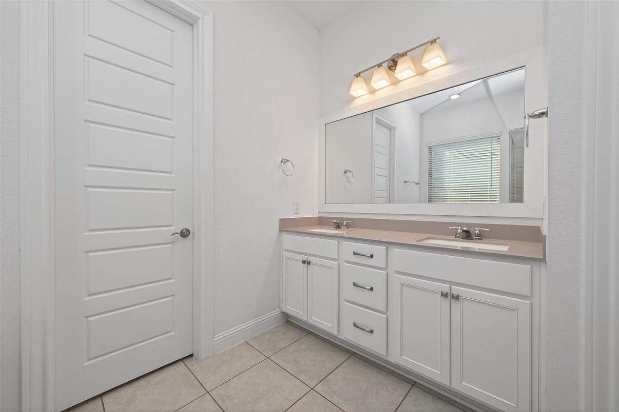 Bathroom, Dual Sink Vanities, Interior