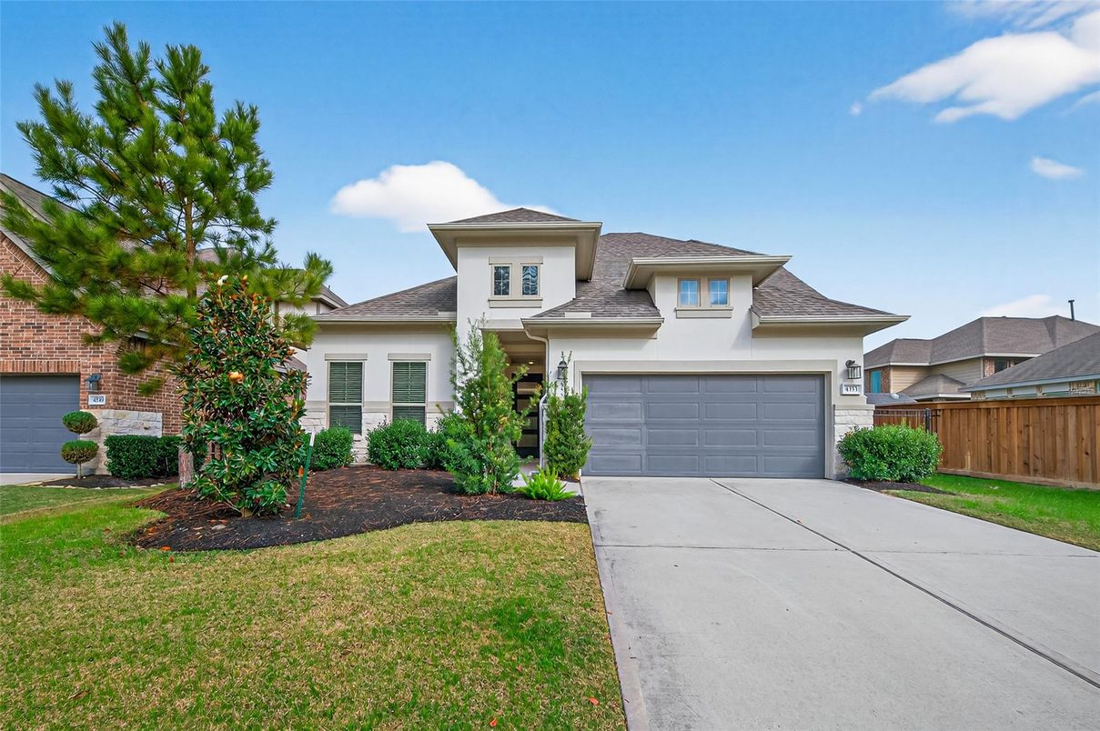 Attached, Exterior, Facade, Mediterranean