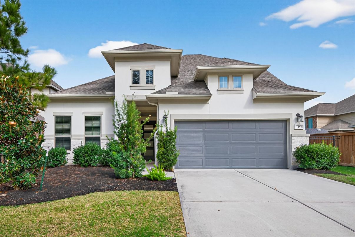 Attached, Exterior, Facade, Modern