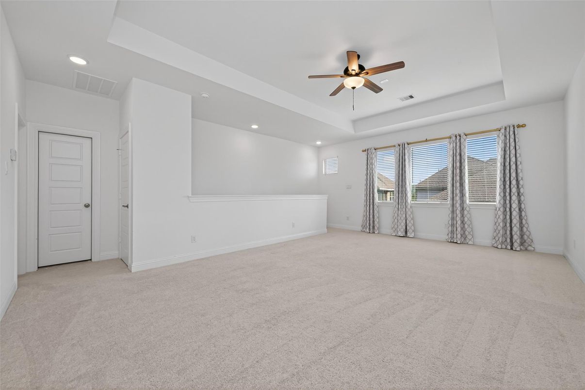 Empty room, Interior, Recessed Lighting