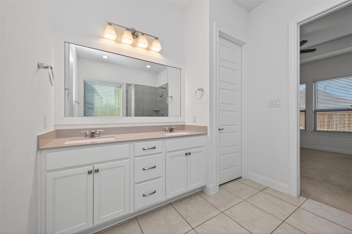 Bathroom, Dual Sink Vanities, Interior