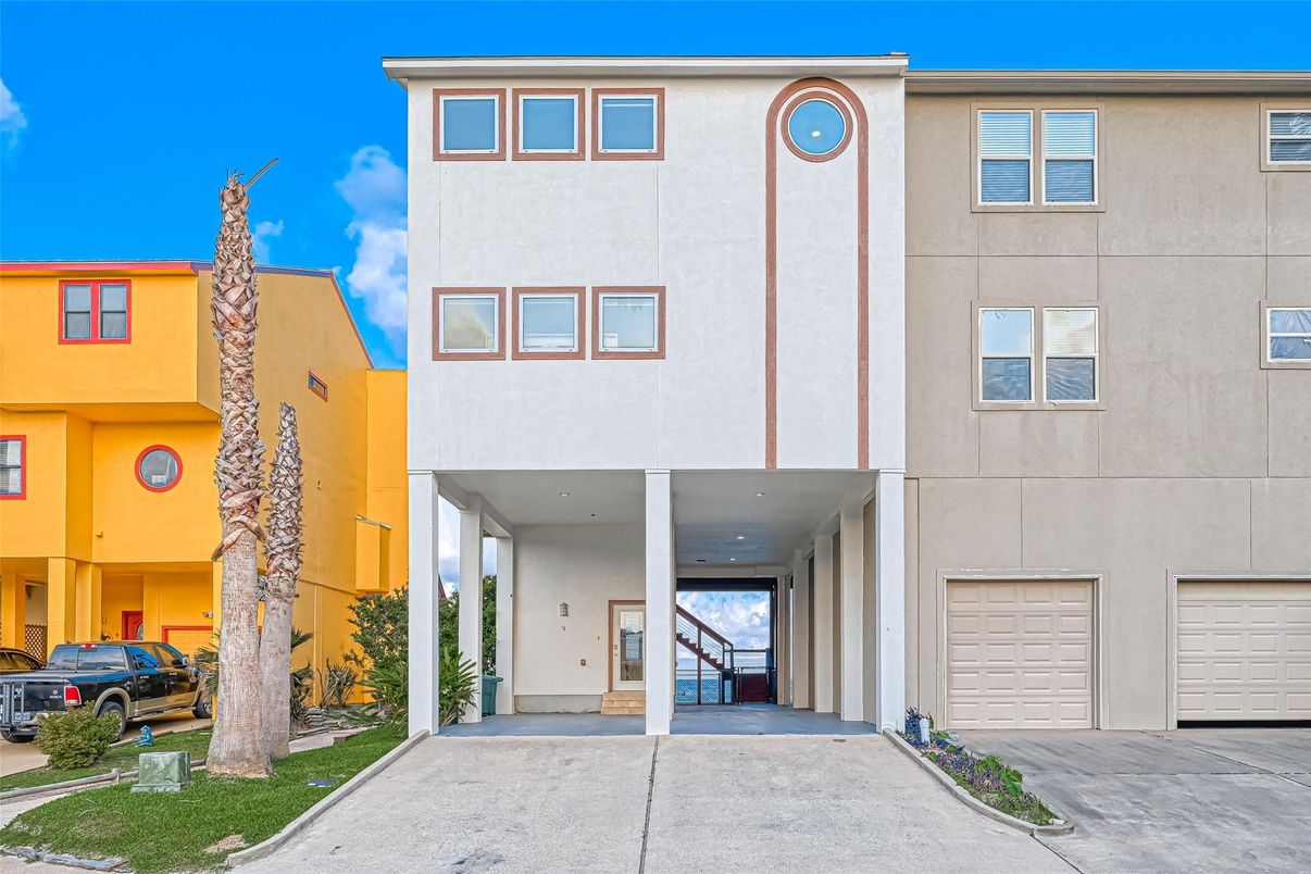 Attached, Exterior, Facade, Rowhouse