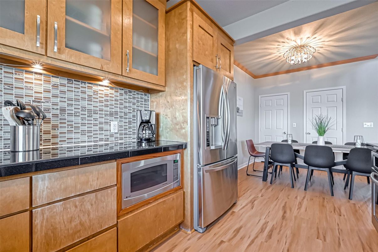Dining room, Interior, Kitchen, Stainless Steel Appliances, Wood Texture Flooring