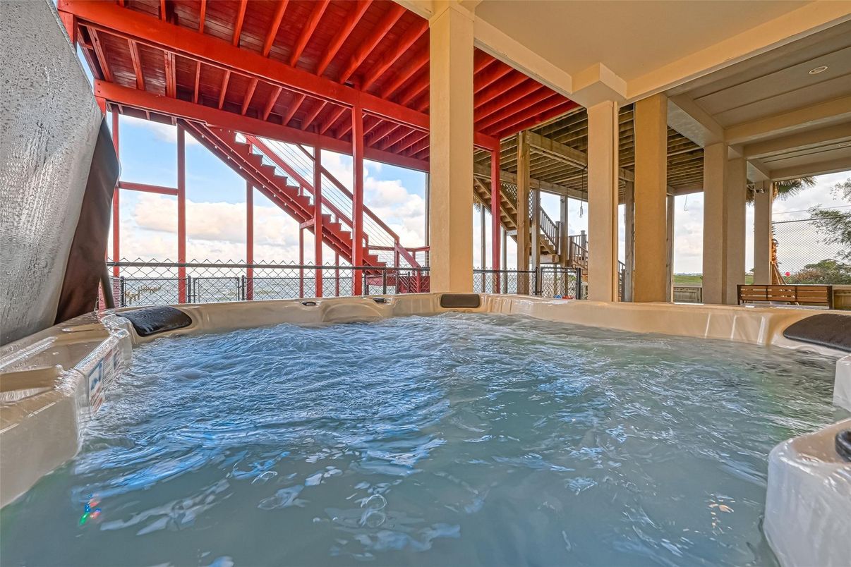 Exterior, Hot Tub, Pool