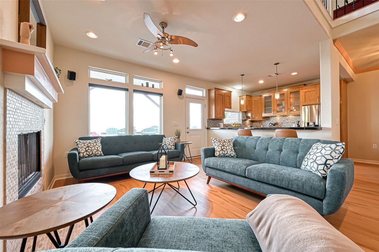 Interior, Kitchen, Living room, Pendant Lights, Recessed Lighting, Wood Texture Flooring