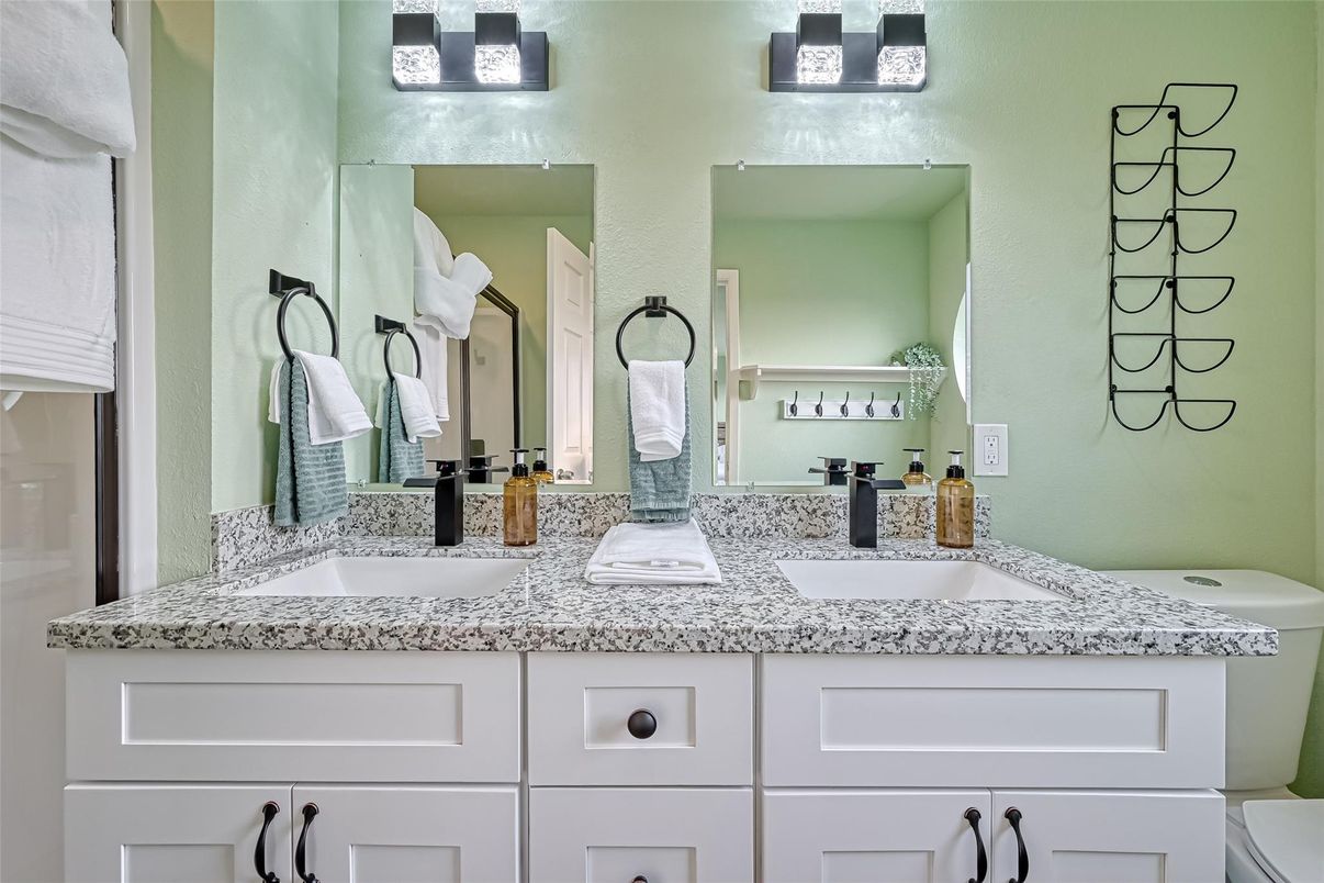Bathroom, Dual Sink Vanities, Interior