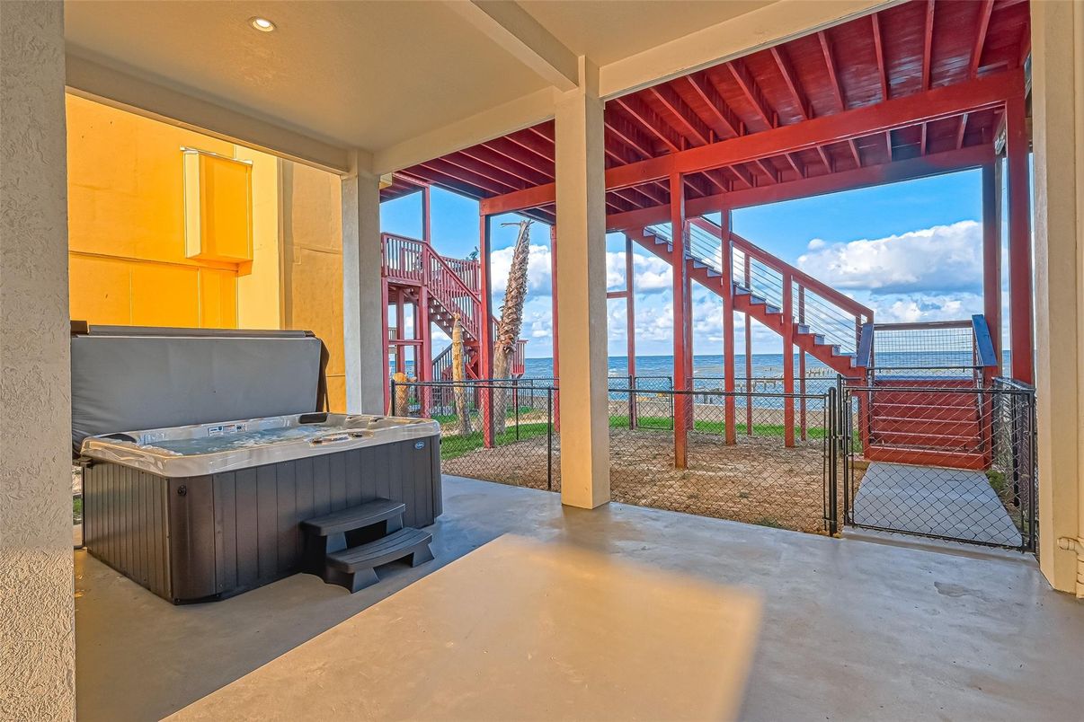 Exterior, Hot Tub, Water