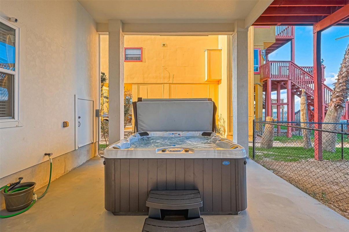 Exterior, Hot Tub