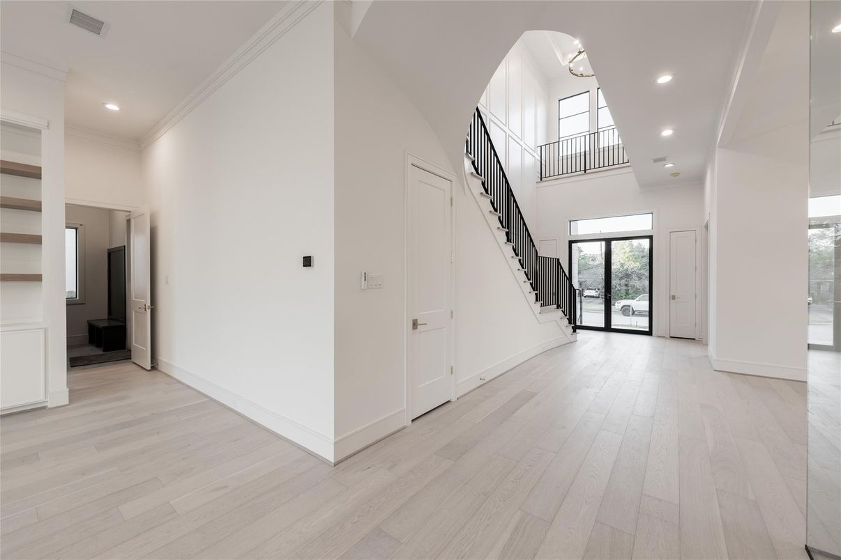 Interior, Recessed Lighting, Wood Texture Flooring