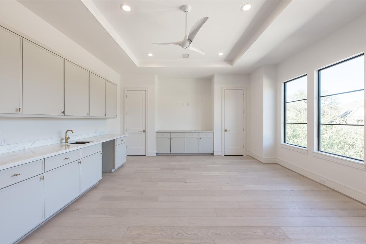 Empty room, Interior, Recessed Lighting, Wood Texture Flooring