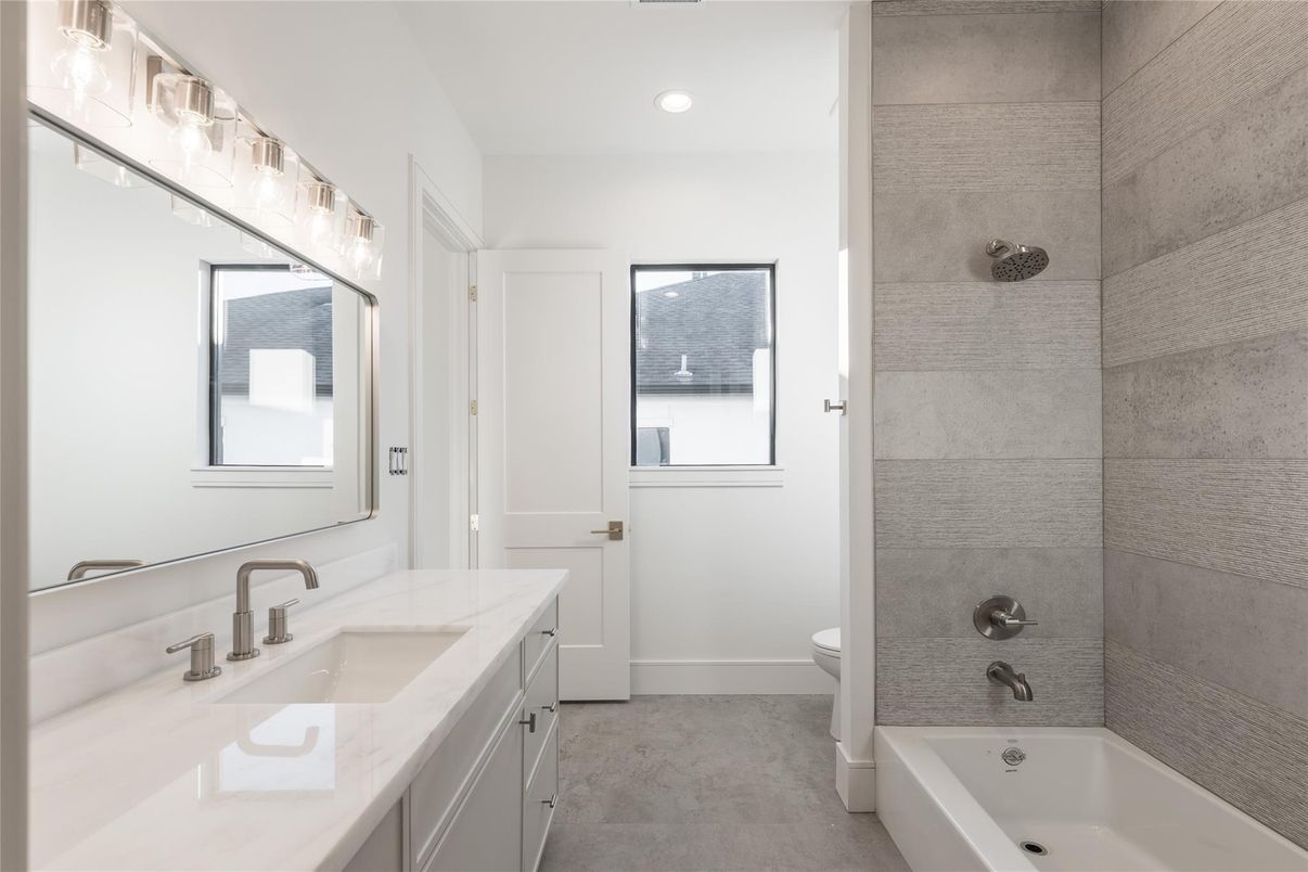 Bathroom, Dual Sink Vanities, Interior, Recessed Lighting