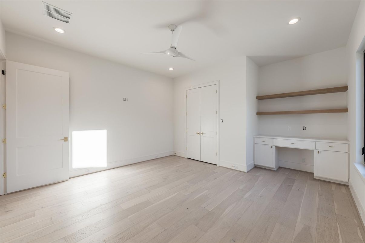 Empty room, Interior, Recessed Lighting, Wood Texture Flooring