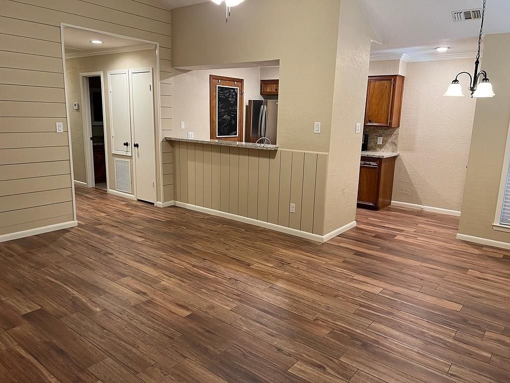 Interior, Pendant Lights, Recessed Lighting, Wood Texture Flooring