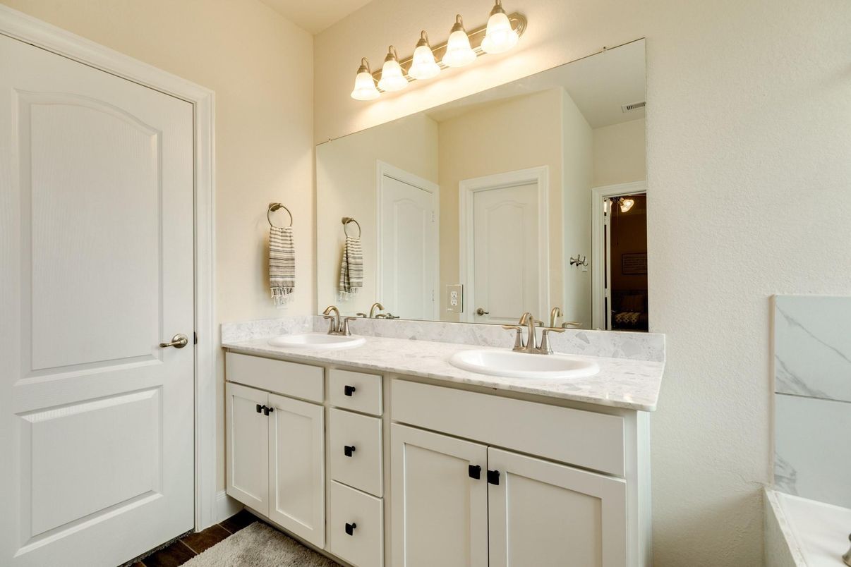 Bathroom, Dual Sink Vanities, Interior