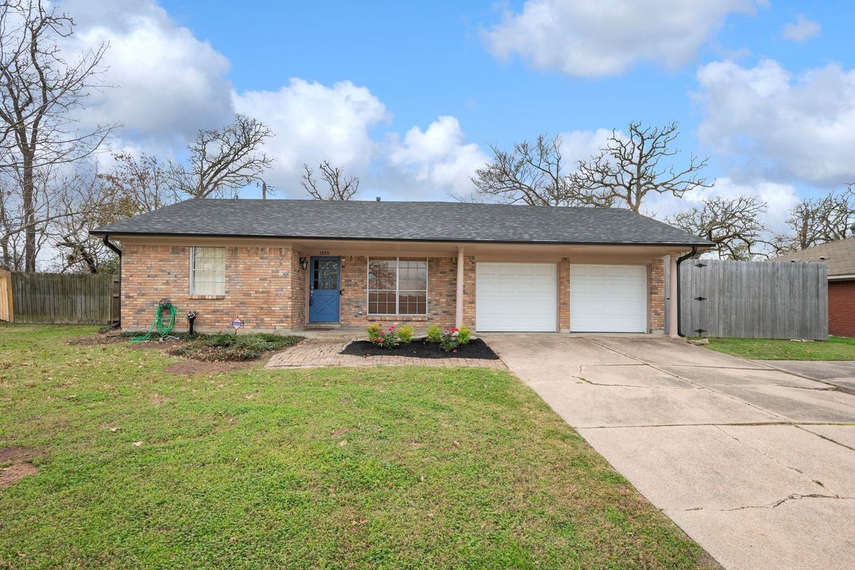 Attached, Exterior, Facade, Brick Facade, Ranch