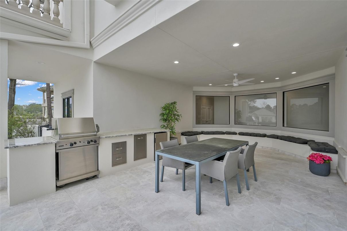 Dining room, Interior, Recessed Lighting