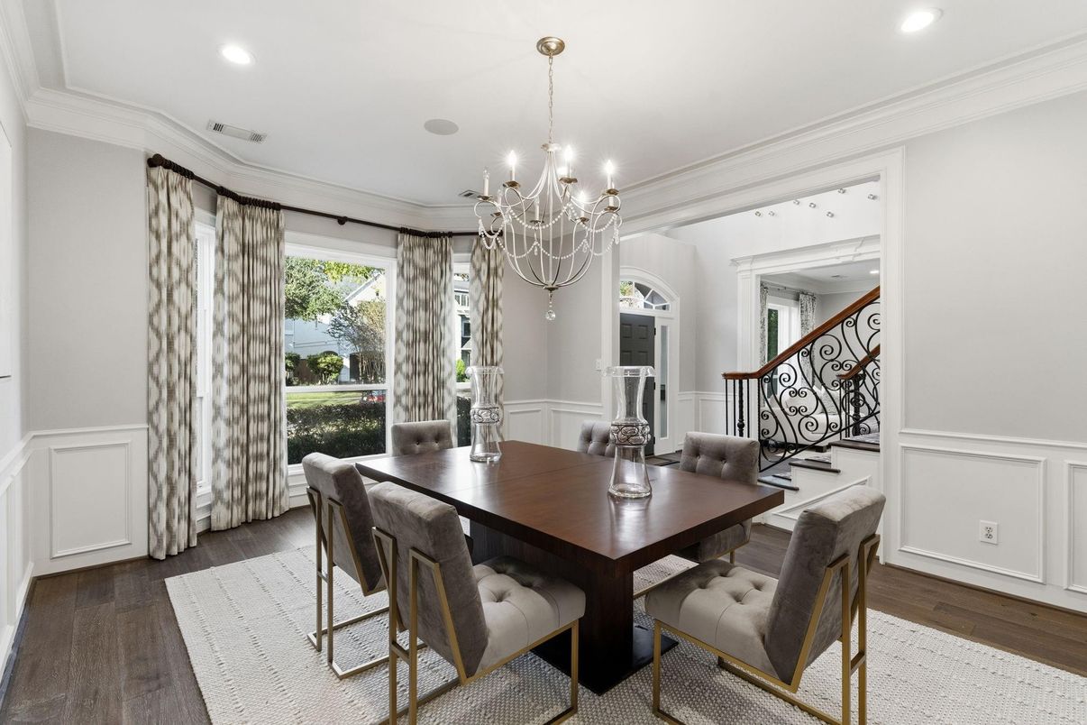 Chandelier, Dining room, Interior, Recessed Lighting, Wood Texture Flooring
