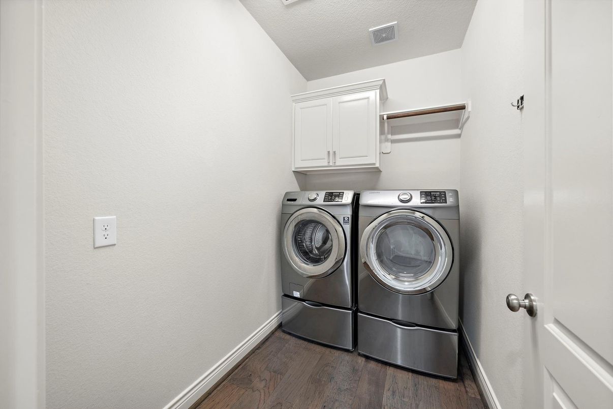 Interior, Washer, Wood Texture Flooring