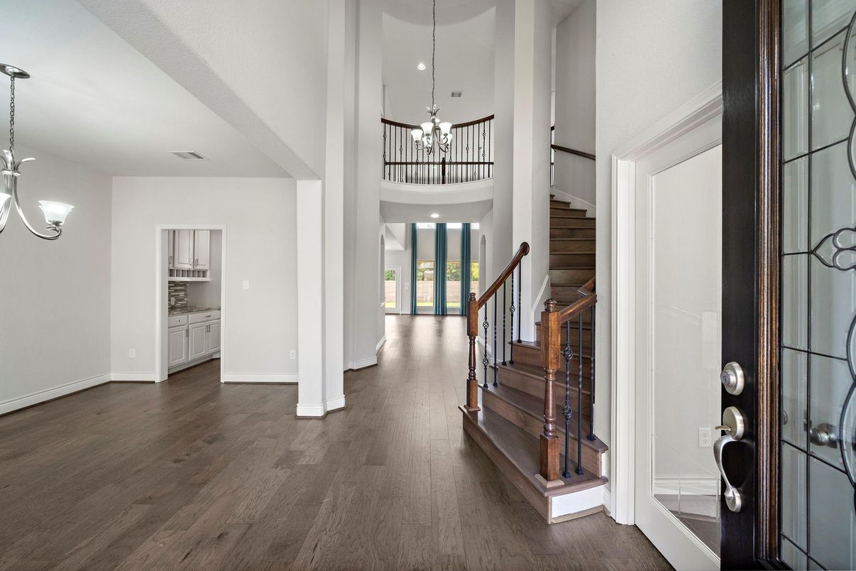 Interior, Pendant Lights, Recessed Lighting, Wood Texture Flooring