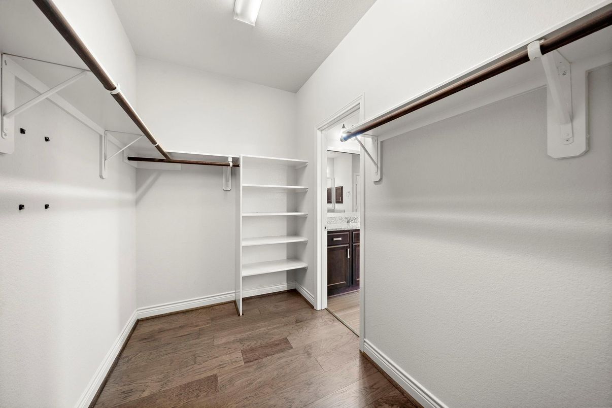 Interior, Walk-in Closets, Wood Texture Flooring